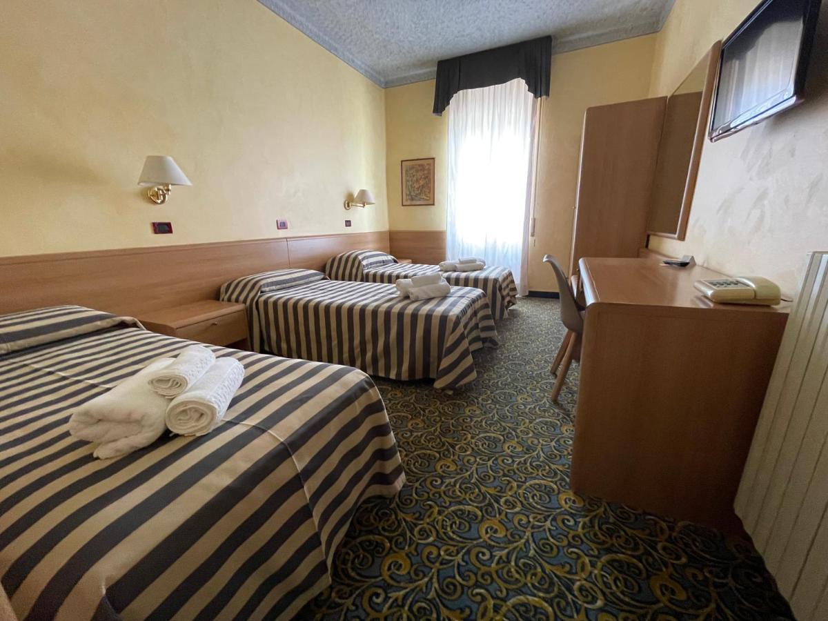 Hotel Giardinetto Desenzano del Garda Bagian luar foto