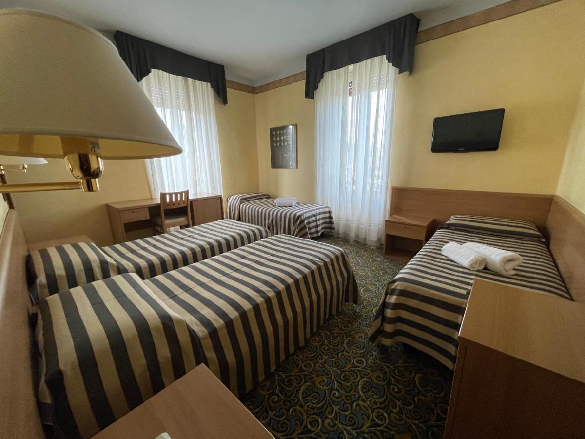 Hotel Giardinetto Desenzano del Garda Bagian luar foto