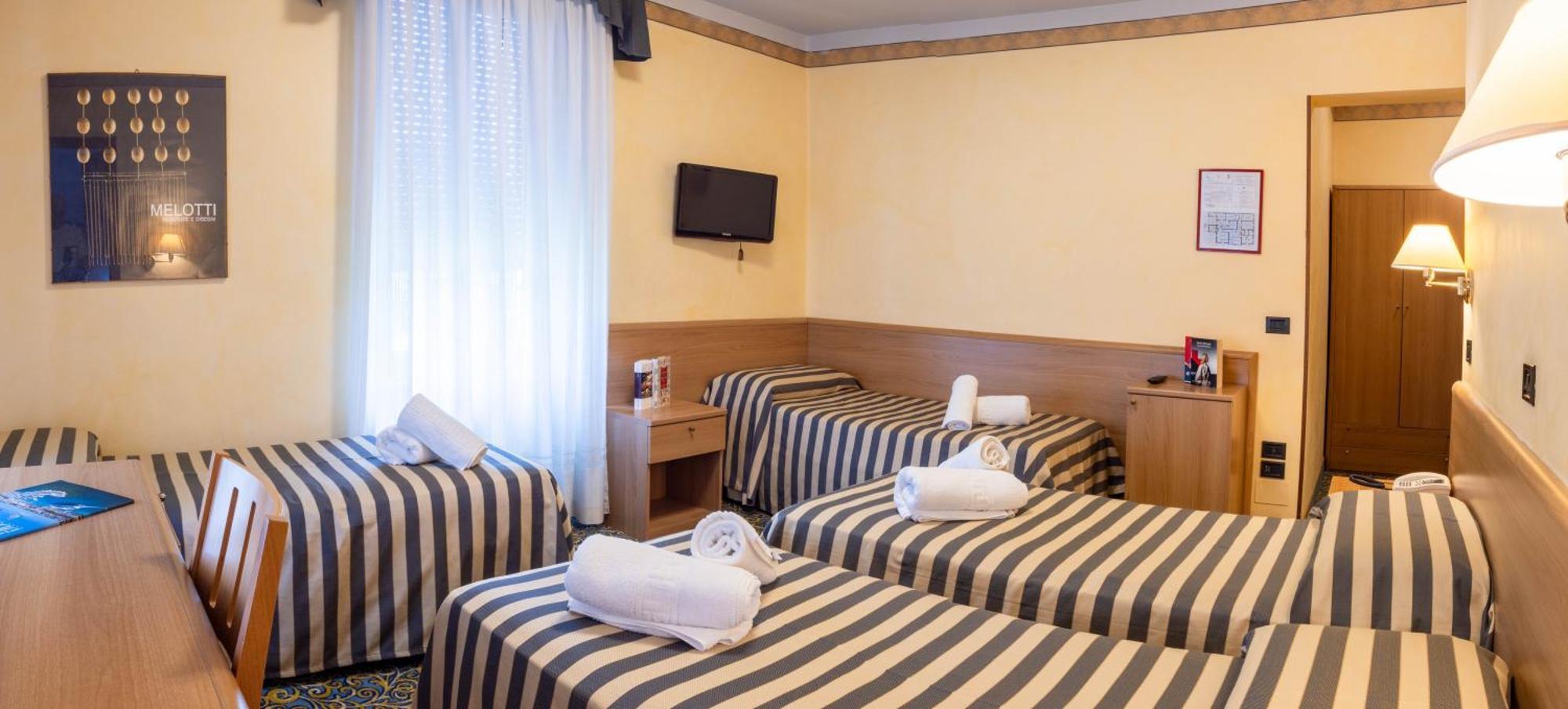 Hotel Giardinetto Desenzano del Garda Bagian luar foto