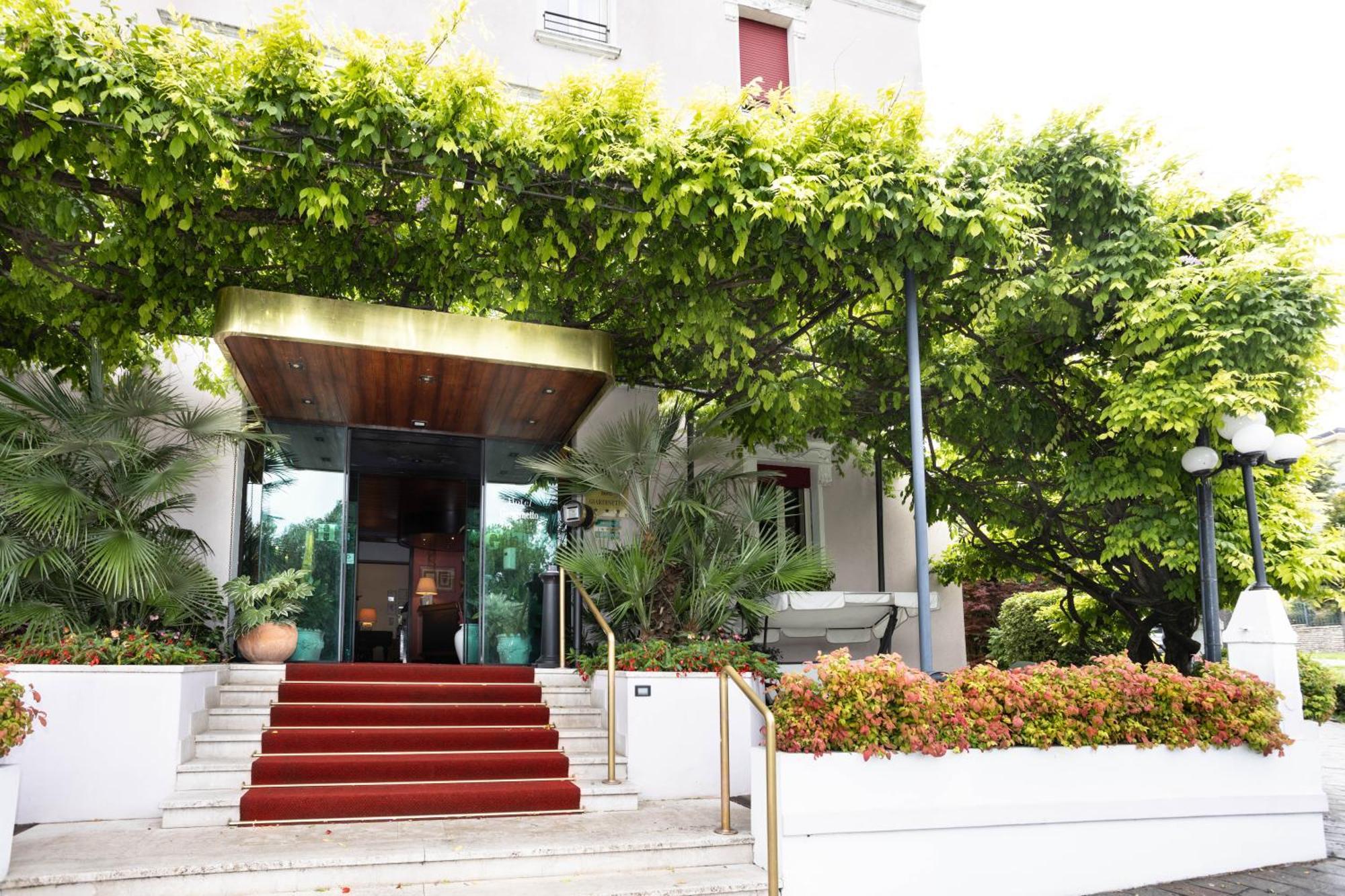 Hotel Giardinetto Desenzano del Garda Bagian luar foto
