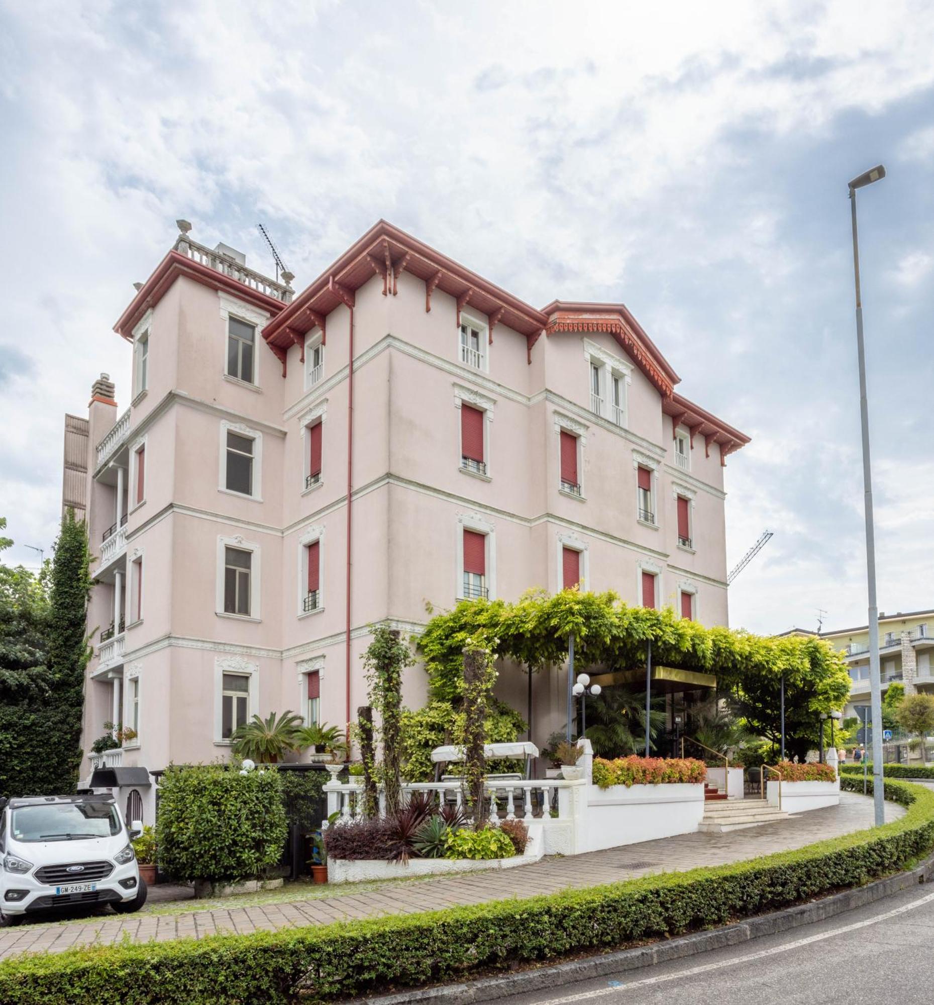 Hotel Giardinetto Desenzano del Garda Bagian luar foto