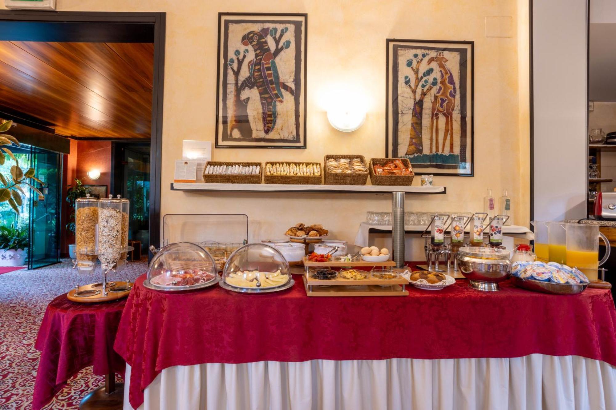 Hotel Giardinetto Desenzano del Garda Bagian luar foto