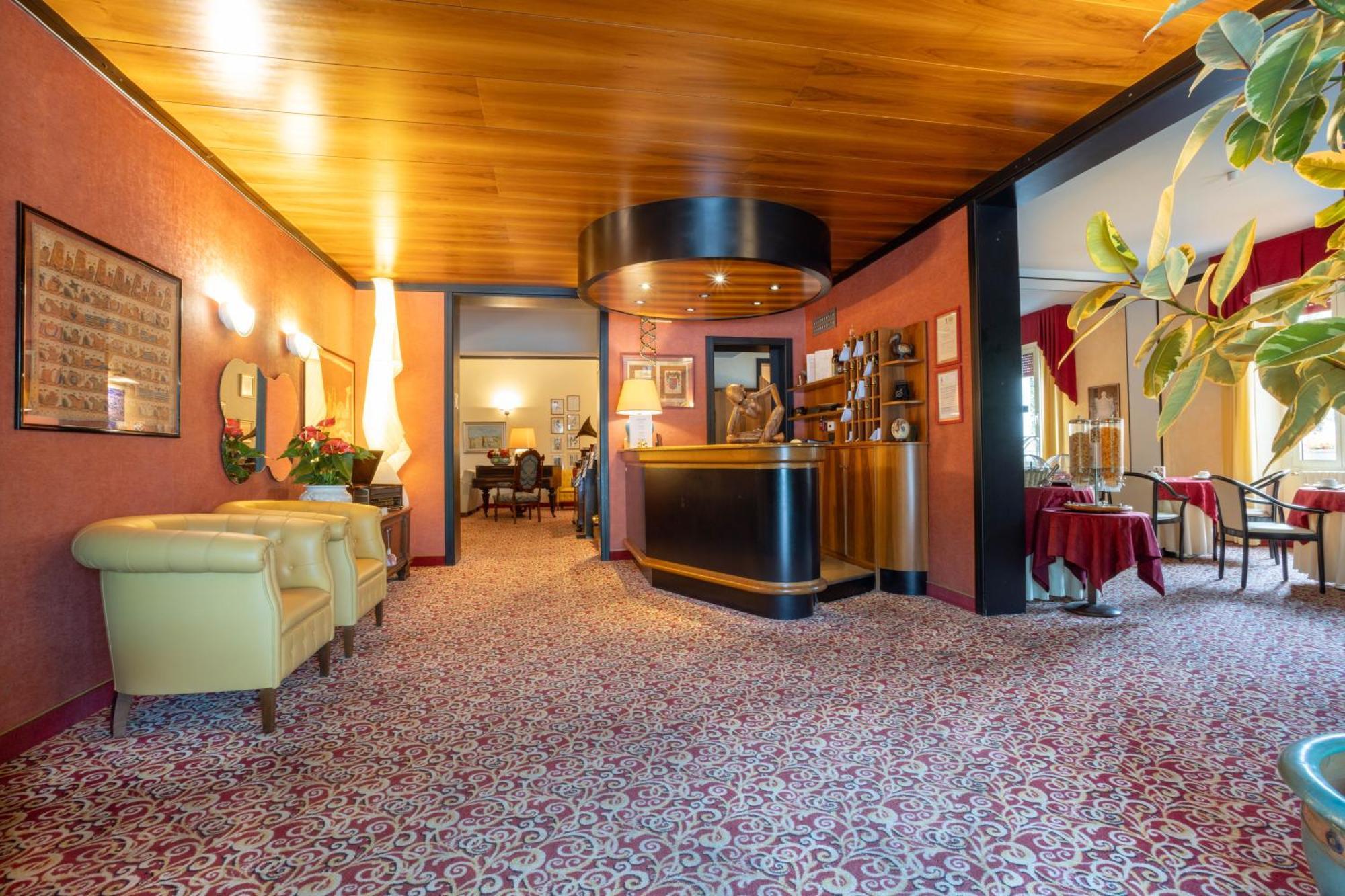 Hotel Giardinetto Desenzano del Garda Bagian luar foto