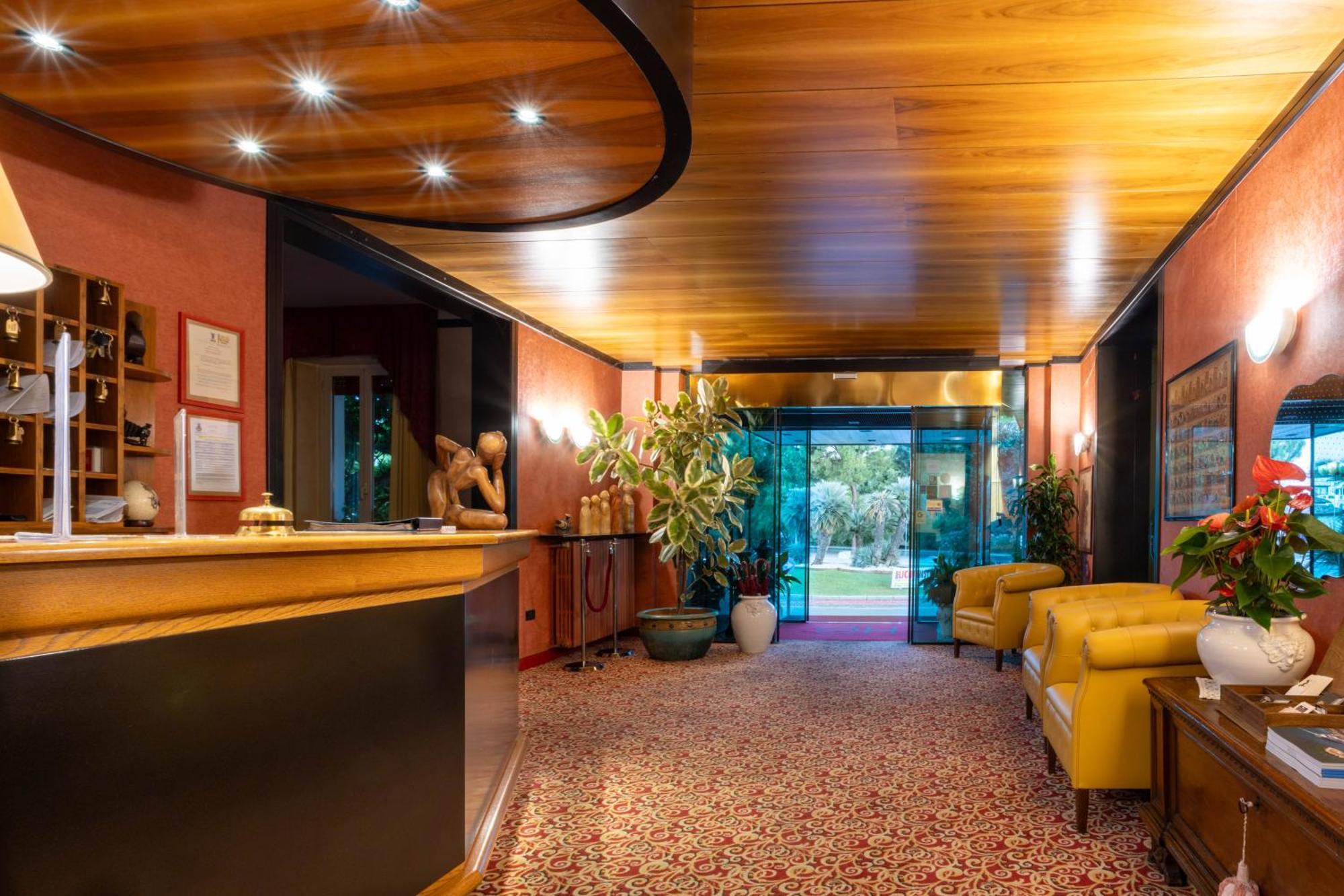 Hotel Giardinetto Desenzano del Garda Bagian luar foto