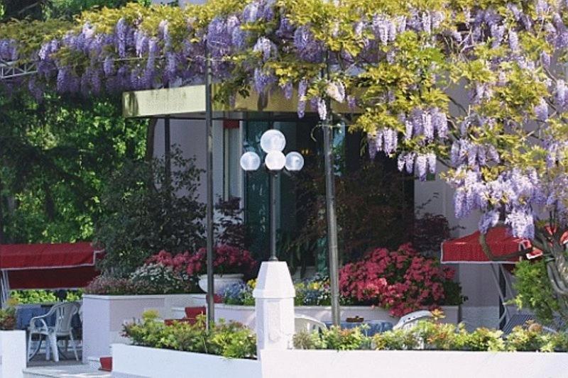 Hotel Giardinetto Desenzano del Garda Bagian luar foto