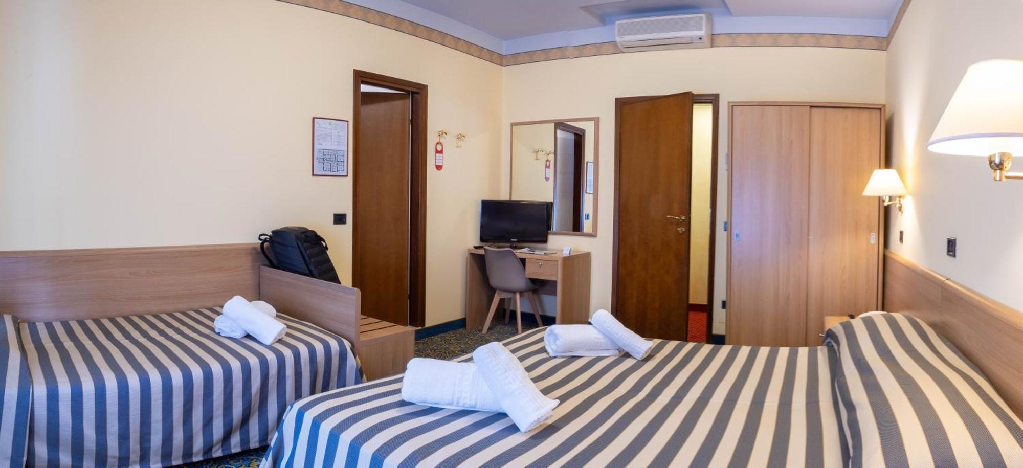 Hotel Giardinetto Desenzano del Garda Bagian luar foto