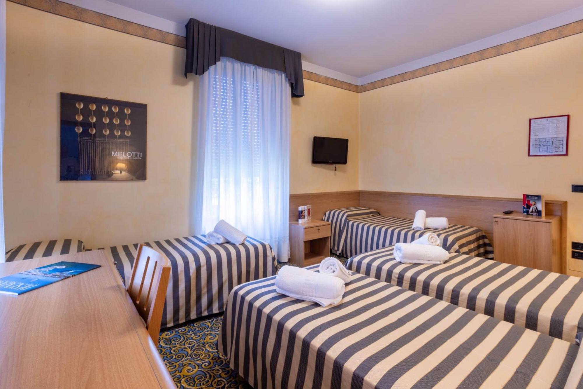 Hotel Giardinetto Desenzano del Garda Bagian luar foto