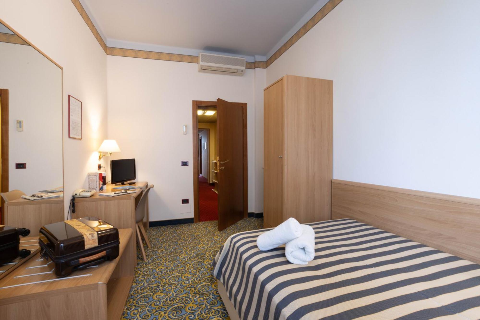 Hotel Giardinetto Desenzano del Garda Bagian luar foto