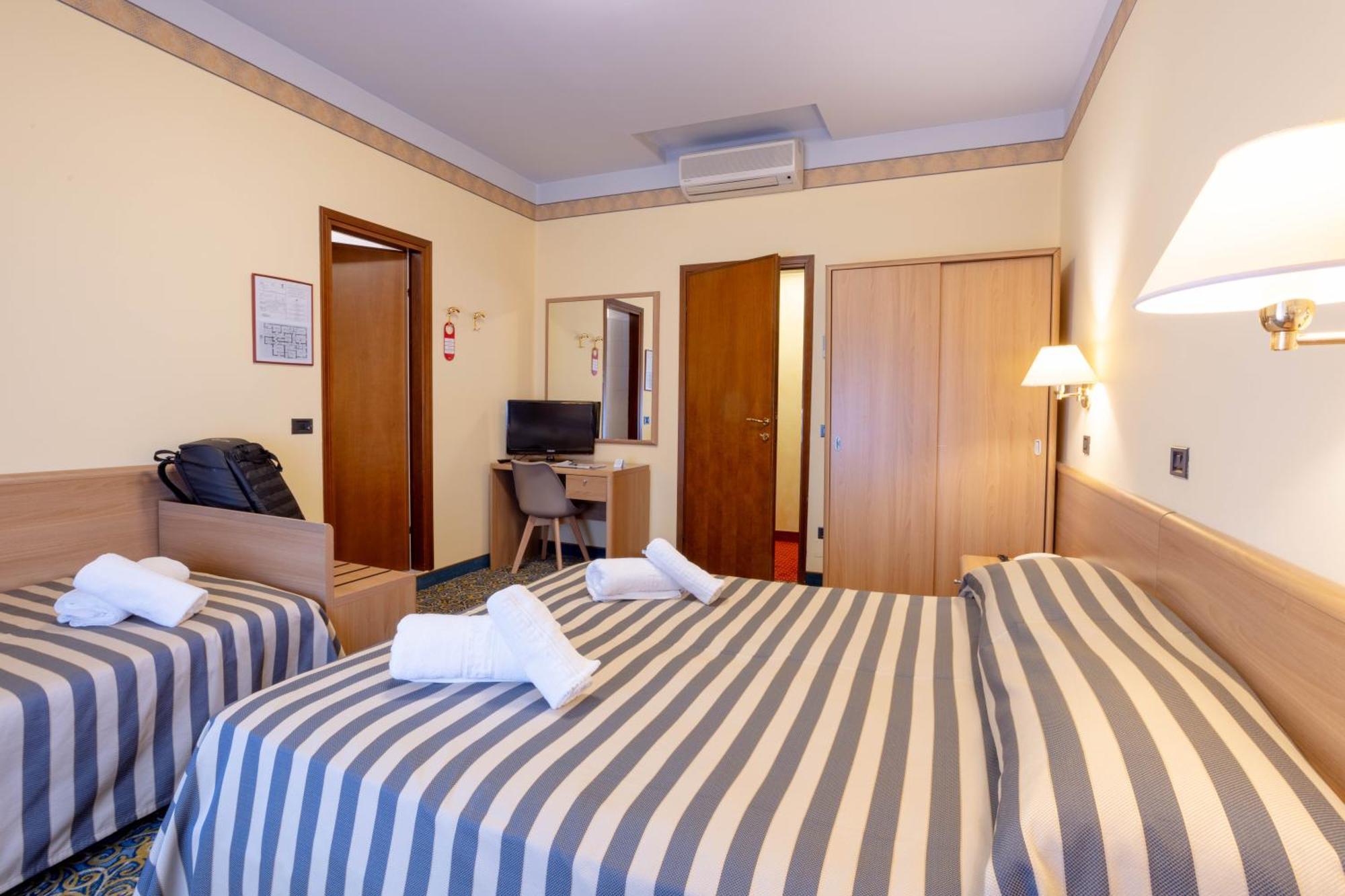 Hotel Giardinetto Desenzano del Garda Bagian luar foto