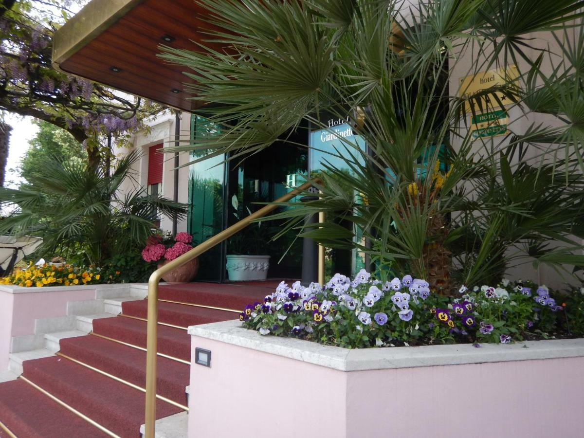 Hotel Giardinetto Desenzano del Garda Bagian luar foto