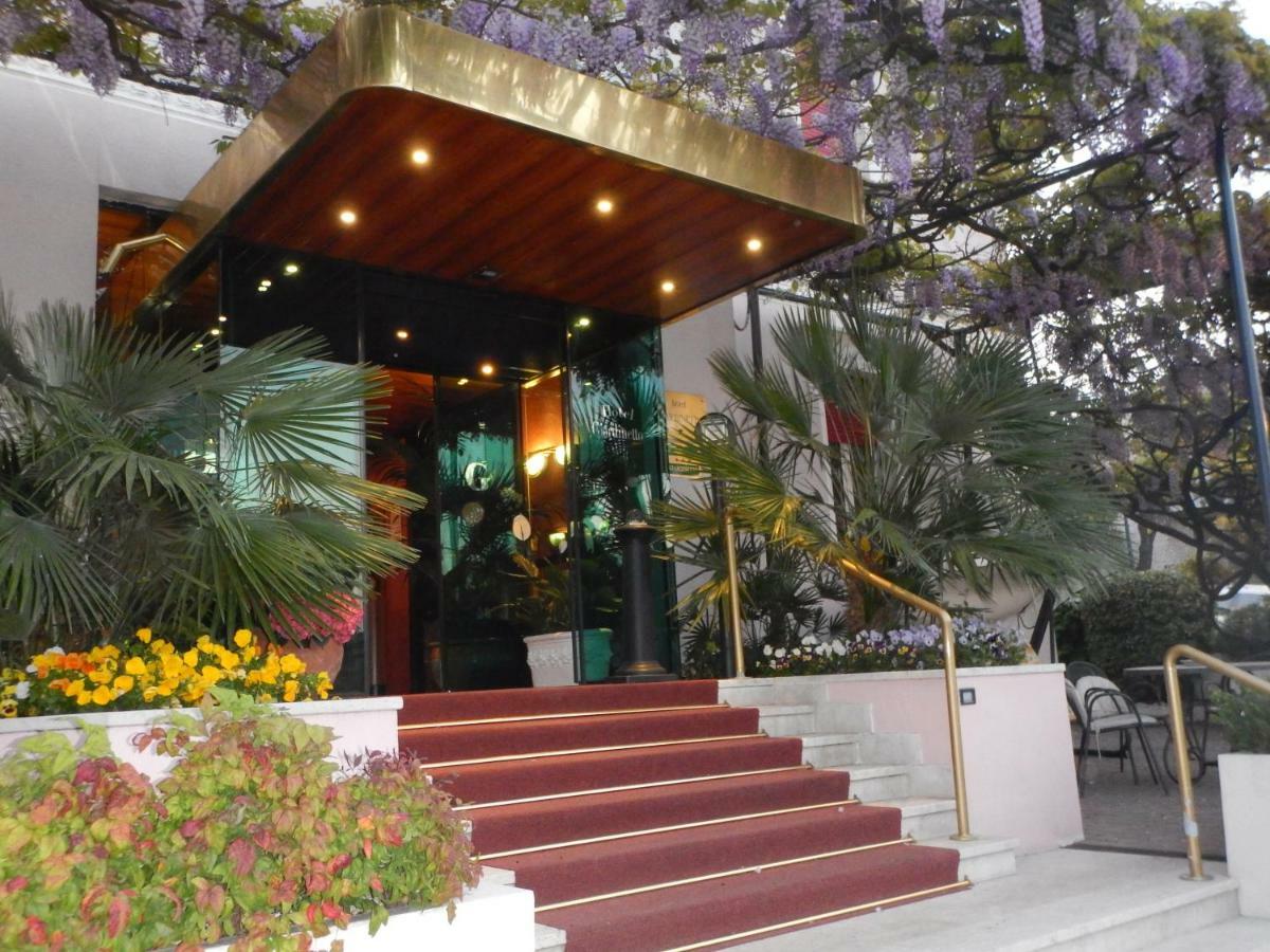 Hotel Giardinetto Desenzano del Garda Bagian luar foto
