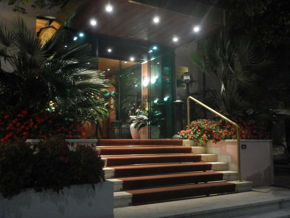 Hotel Giardinetto Desenzano del Garda Bagian luar foto